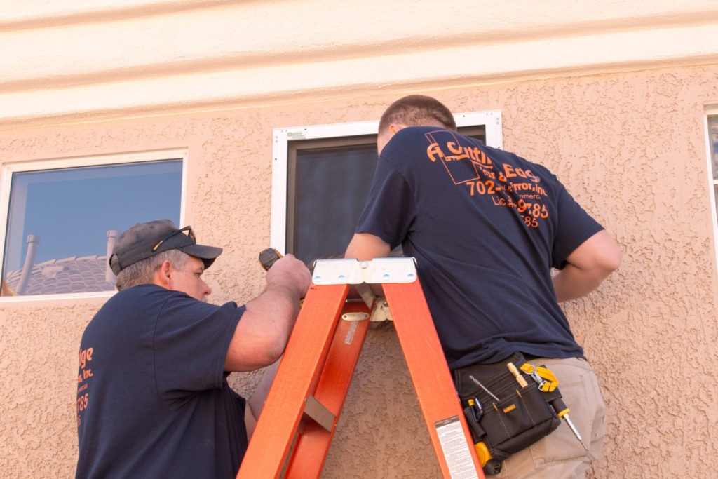 Professional Guarda Installation Crew - A Cutting Edge Glass and Mirror