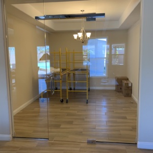 Heavy Glass door system Room