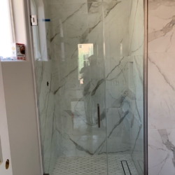 Frameless Shower doors LV