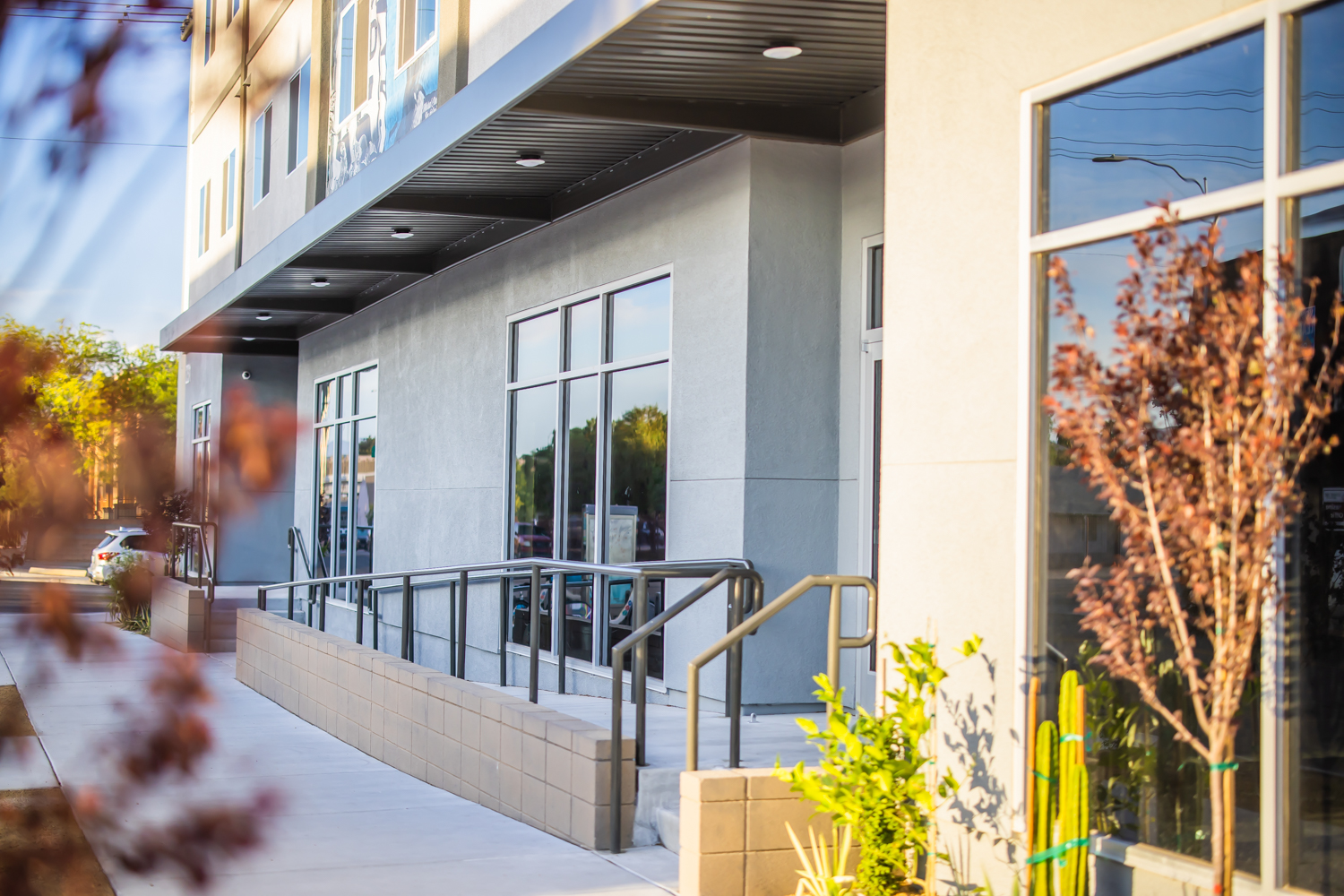 shareDOWNTOWN – Storefront windows and doors